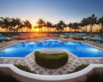 Stunning three bedroom Oceanfront Villa at Marriott's Ocean Pointe! - Palm Beach Shores - Bazén