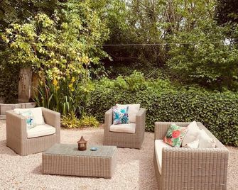 Old Provencal farmhouse, warm and comfortable, with private swimming pool - Mazan - Patio