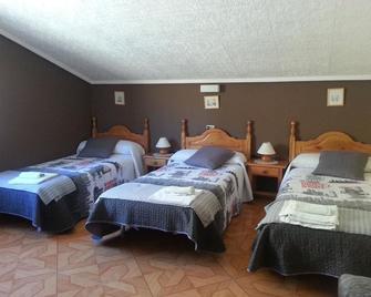 Hostal La Collada de Aralla - Cubillas de Arbas - Bedroom