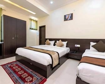 Hotel Ravi Residency - Bharatpur - Bedroom