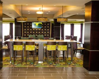 Holiday Inn Express & Suites Sikeston By IHG - Sikeston - Bar
