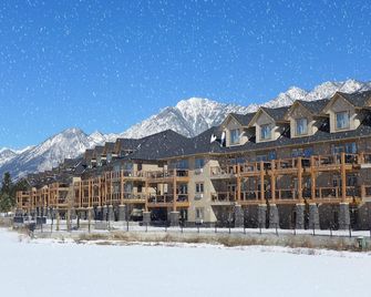 Bighorn Meadows Resort - Radium Hot Springs - Gebäude