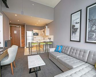 Sandman Signature Aberdeen Hotel & Spa - Aberdeen - Living room