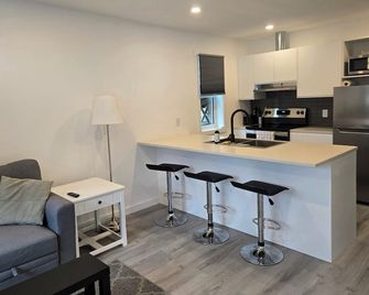 Charming cozy cabin tucked away in a peaceful corner of nature, perfect escape! - Hope - Kitchen