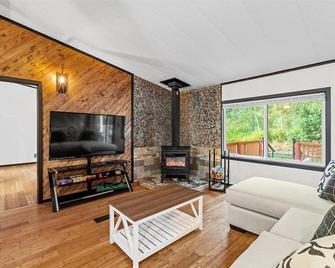 Relajate y recargate de buena vibra en nuestras cabanas de Camano Island - Camano Island - Living room