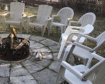 Bobcaygeon Waterfront-Walk to Town-King Beds - Bobcaygeon - Binnenhof