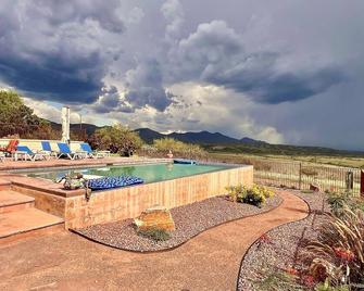 Kestrel Cottage at Birdsong Retreat - Nogales - Alberca