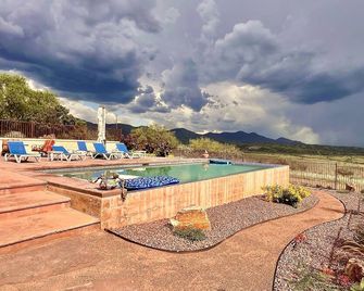 Kestrel Cottage at Birdsong Retreat - Nogales - Басейн
