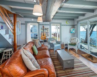 Ole Greeley Cottage - Classic oceanfront, pet-friendly Bailey Island cottage - Bailey Island - Soggiorno