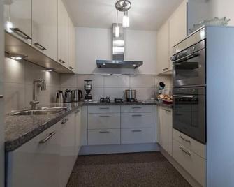 Rene's B&B - Kerkrade - Kitchen