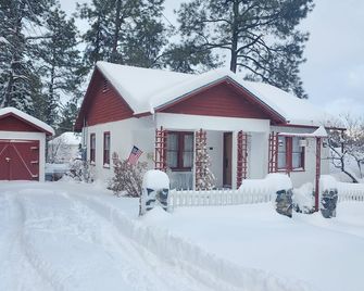Cutest Prescott Cottage In The Woods+hot Tub+walk Downtown+full Of Amenities! - Prescott - Edificio