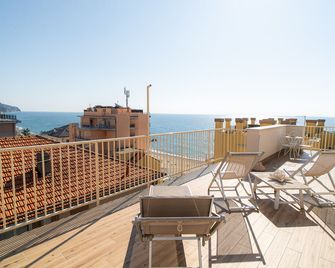 Hotel Continental - Pietra Ligure