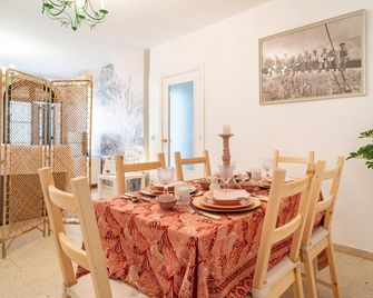 Amazing Apartment In Carmona With Wifi - Carmona - Jadalnia