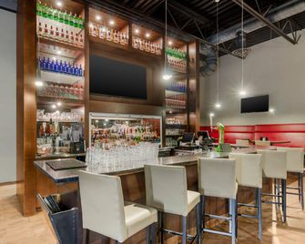 Clarion Hotel & Suites Brandon - Brandon - Baari