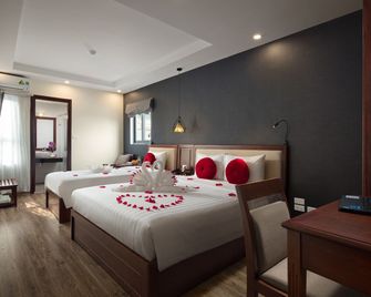 Holiday Emerald Hotel - Hanoi