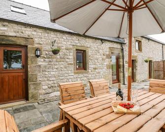 The Haybarn - Ashbourne - Patio