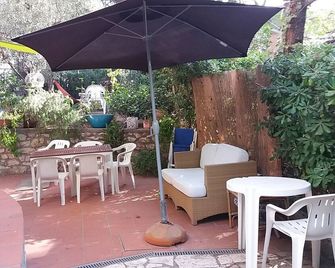 flat under pinewood with garden - Marina di grosseto,grosseto - Marina di Grosseto - Patio