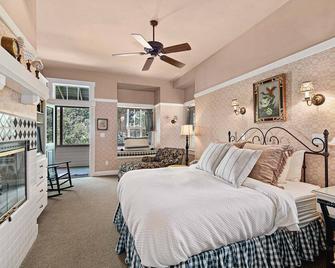 Orchard Hill - Julian - Bedroom