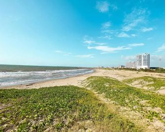 Apartasuite Cartagena Beach Piscina - Cartagena - Beach