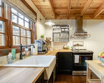 Earl Carriage House: Upscale & Private Guest House - Seattle - Cozinha