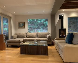Modern Lake House on Secluded Cove with Private Peninsula - Enfield - Sala de estar