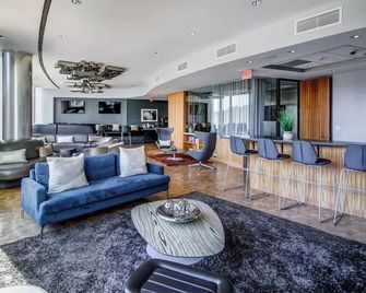 Roomy Downtown 1BR w/ W/D & Gym, nr Greenway, by Blueground - Boston - Lounge