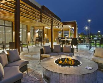 Courtyard by Marriott St. Joseph Benton Harbor - Benton Harbor - Patio