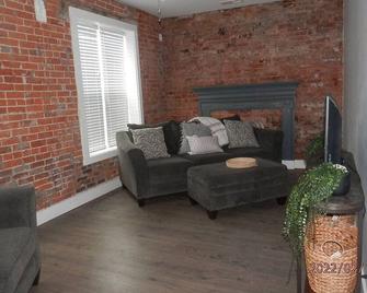 Totally renovated Tell City IN apartment with huge deck above a wine room - Tell City - Living room