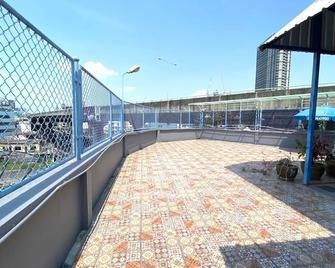 Loftel Station Hostel - Bangkok - Balcó