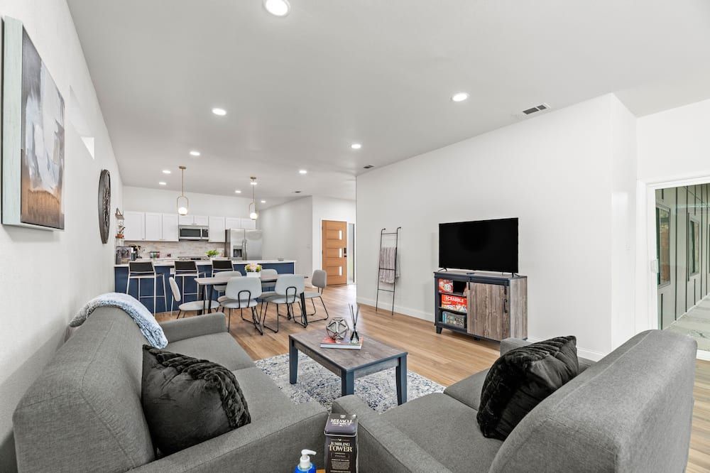 Stunning Modern Home Near White Rock Lake! - Dallas - Vardagsrum