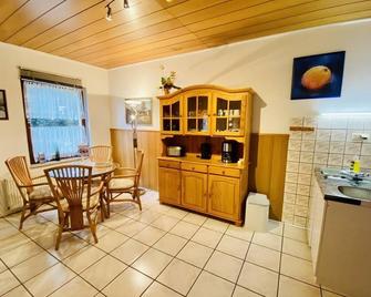 Ferienhaus Segelboot - Warnemünde - Essbereich