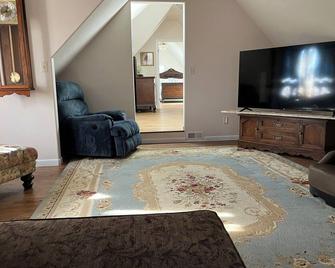 Come enjoy the Victorian charm of this beautiful home. - La Junta - Living room