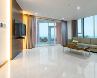 Venezia Hotel and Suite - Yeosu - Sala de estar