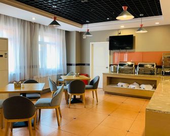 Home Inn Hohhot University West Street Metro Station - Hohhot - Restaurante