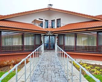 Rumika Ecocenter - Elkhovo - Edificio