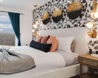 Hilltop- Luxury Home with views and a dog run - Newfield - Habitación