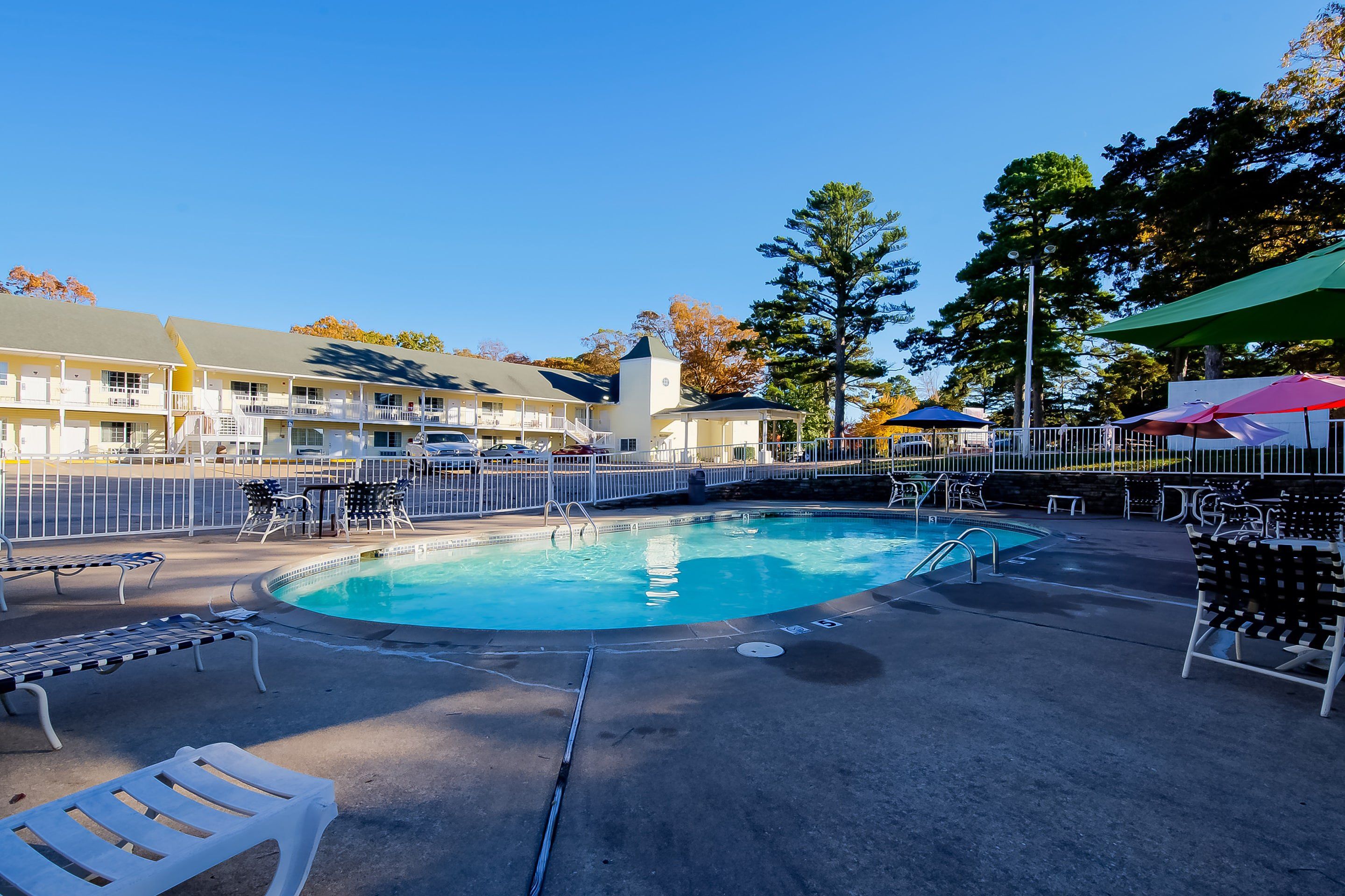 Hotel O Eureka Springs - Christ of Ozark Area - יורקה ספרינגס - בריכה