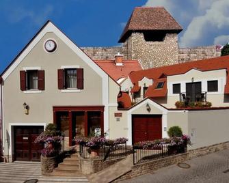 Pátria Panzió - Eger - Edificio