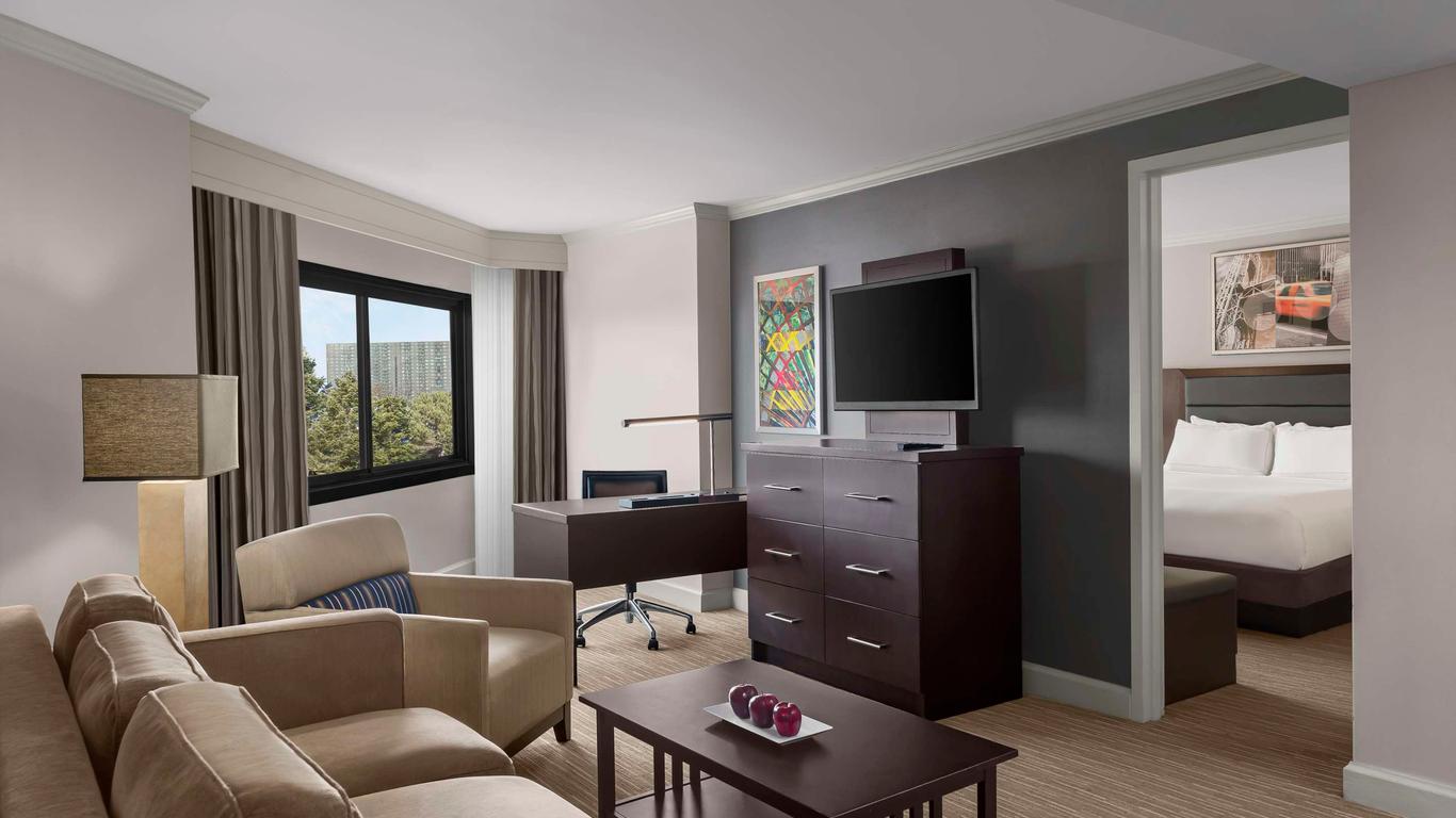 DoubleTree by Hilton Fort Lee - George Washington Bridge