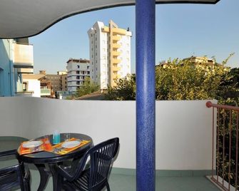 Lovely and cozy beachside flat - Beahost - Bibione - Balcón