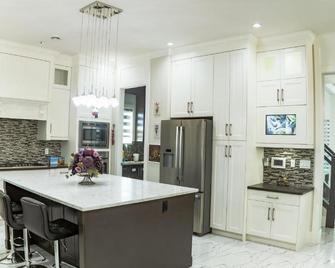 Kim's Place - Surrey