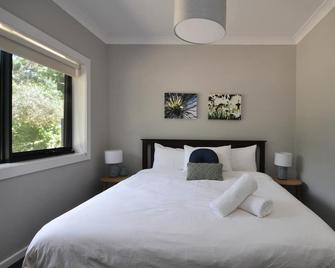 Mountain River House - River Front, 15min to Buller National Park. - Merrijig - Bedroom