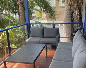 Copacabana 4 61 Sandy Point Rd - water views, air con and WiFi - Corlette - Balcón