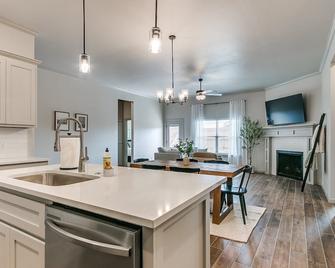 Cozy Retreat in Yukon, OK! - Yukon - Kuchyň