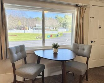 Gallagher`s Travels Room 8 (King) - Bar Harbor - Phòng ăn