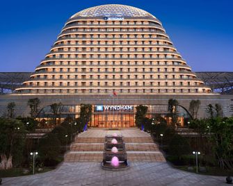 Wyndham Chongqing Yuelai - Chongqing - Building