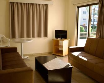 Maricosta Apartments - Protaras - Pokój dzienny