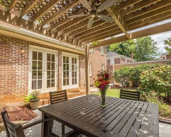 Historic Beauty: 5BR Home with Yard Near Hospital - Winston-Salem - Patio