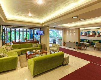 Paradise Lost Hotel-Apartments - Tolo - Lounge