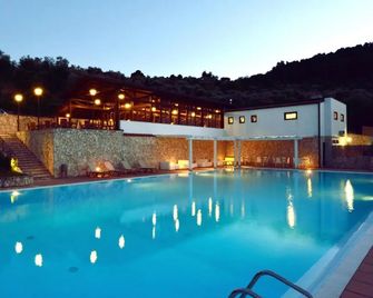 Agriturismo Torre Dei Preti - Peschici - Pool